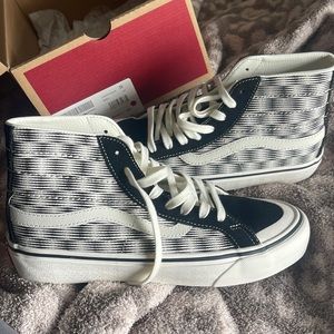Vans black and white 8.5 women